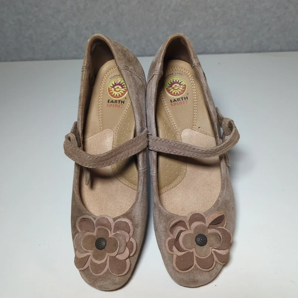 Earth Spirit Womens Suede Mary Jane Wedge‎ Flower Detail Shoes